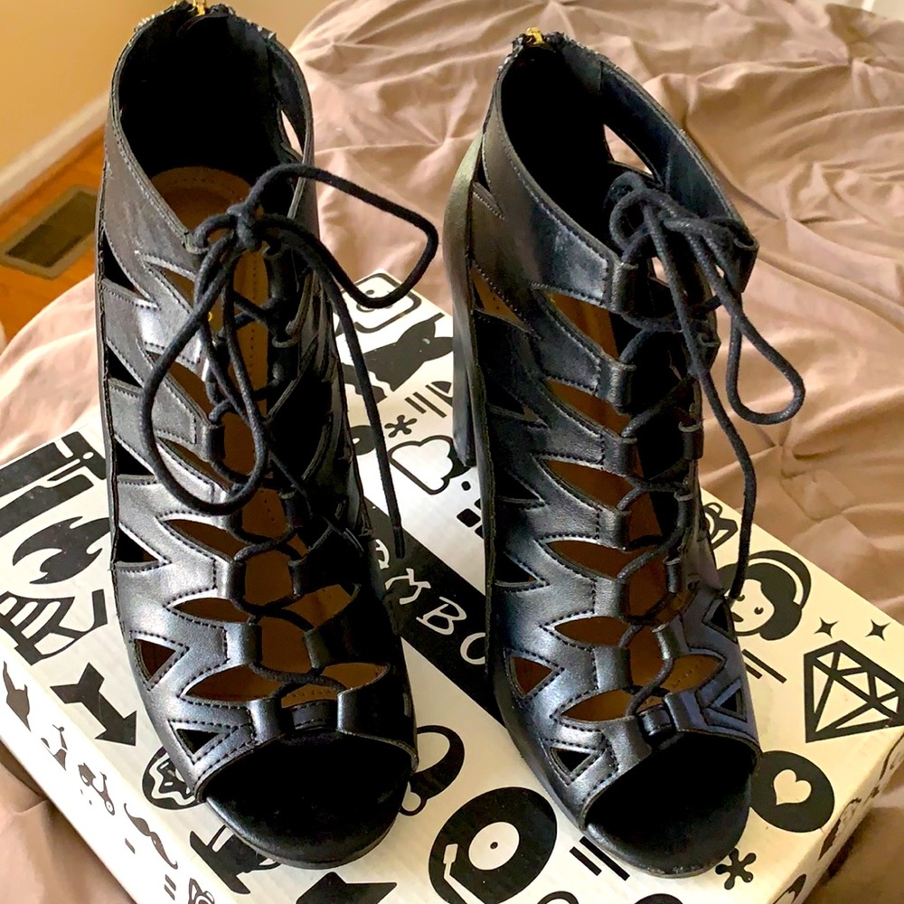 Pre-Worn 👠 4” Lace-up non-slip